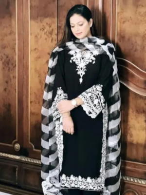 Pakistani SuitsT op Fabric: Georgette +