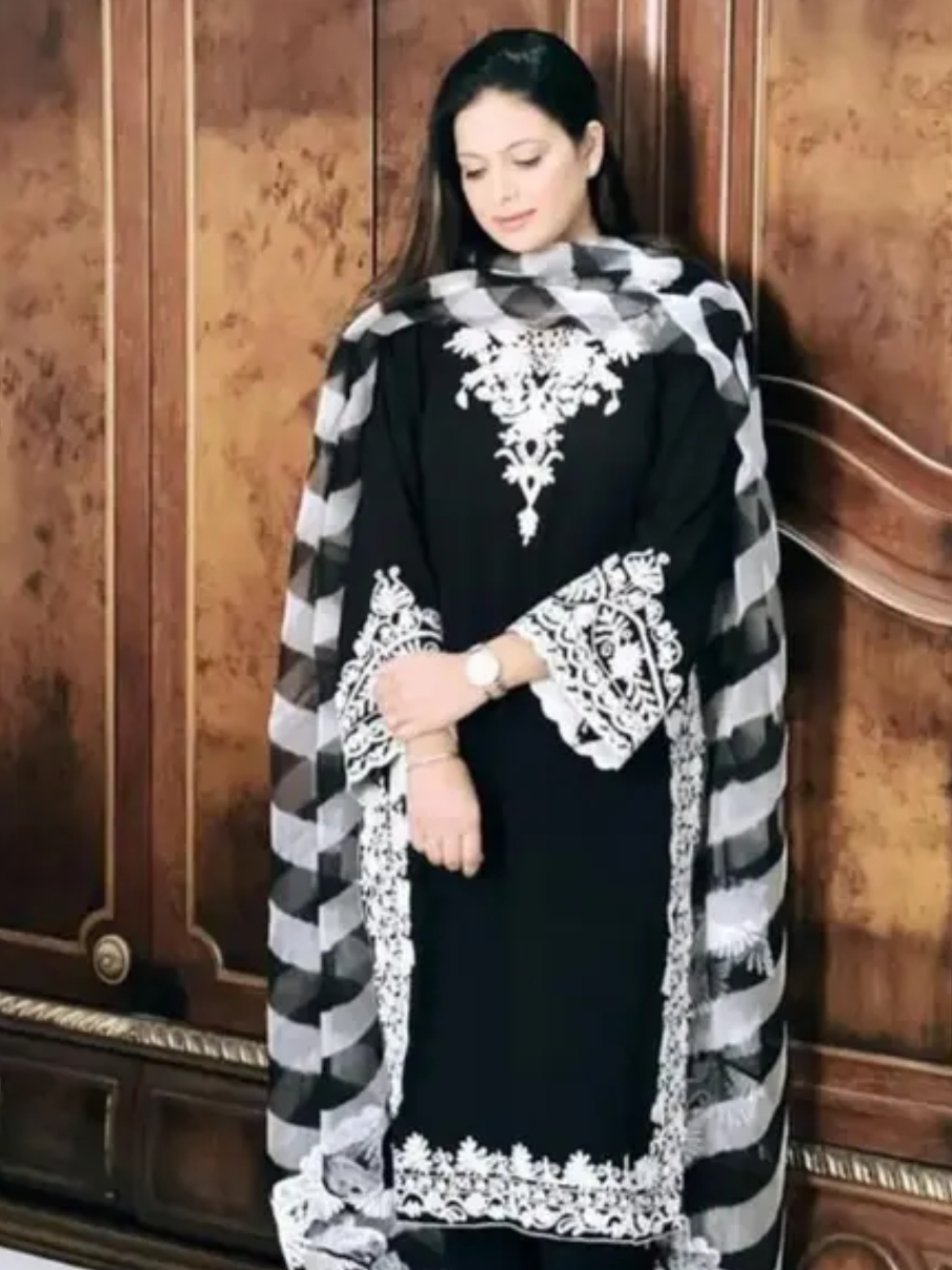 Pakistani SuitsT op Fabric: Georgette +