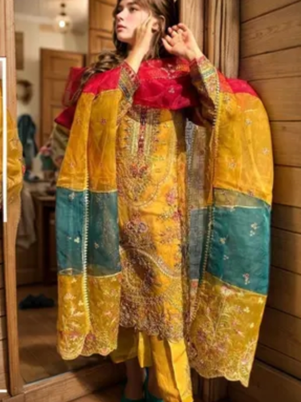Pakistani SuitsT op Fabric: Georgette +