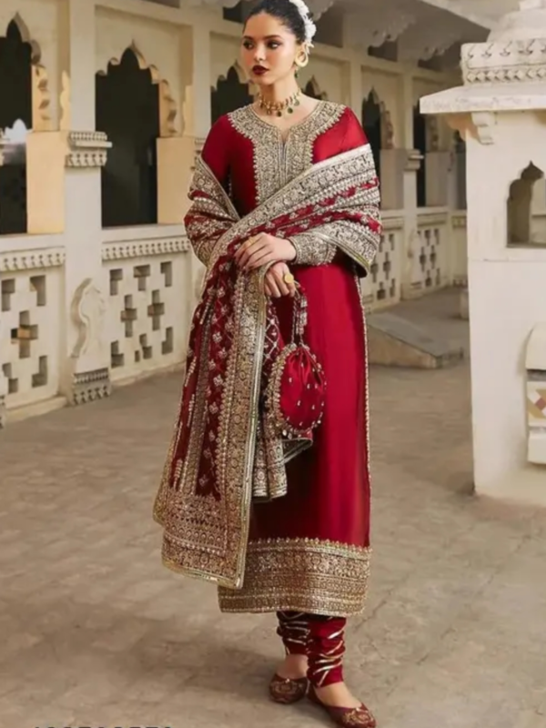 Pakistani SuitsT op Fabric: Georgette +