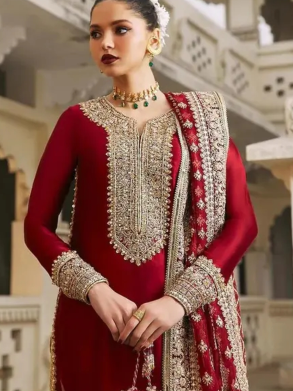 Pakistani SuitsT op Fabric: Georgette +
