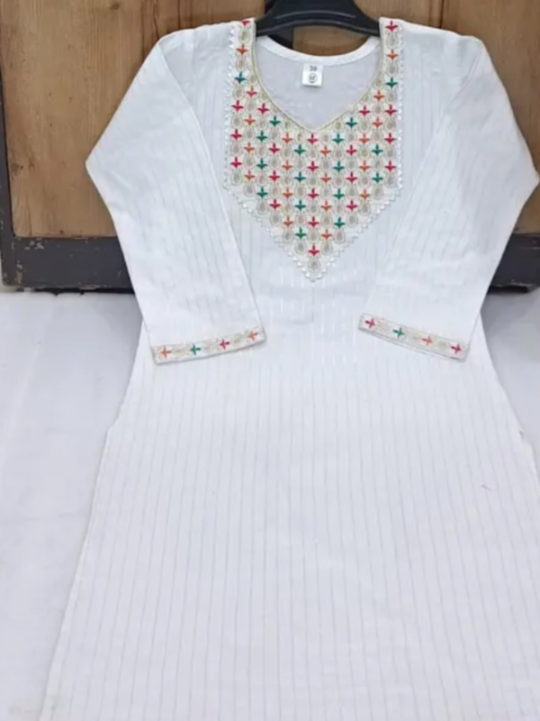 LBM 25 94 84 ONLY KURTI WHITE Fabric: