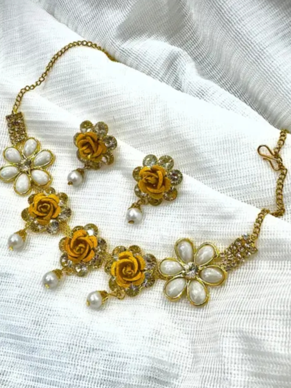 Yellow velvet floral jewellery set with