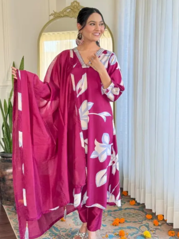 GULMOHAR PINK Fabric: CrepeSleeve