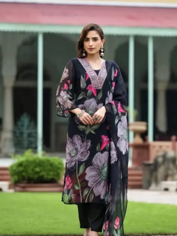 Wear EmbroideredBlackKurtaPant