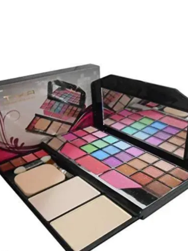 Multicolour makeup kit