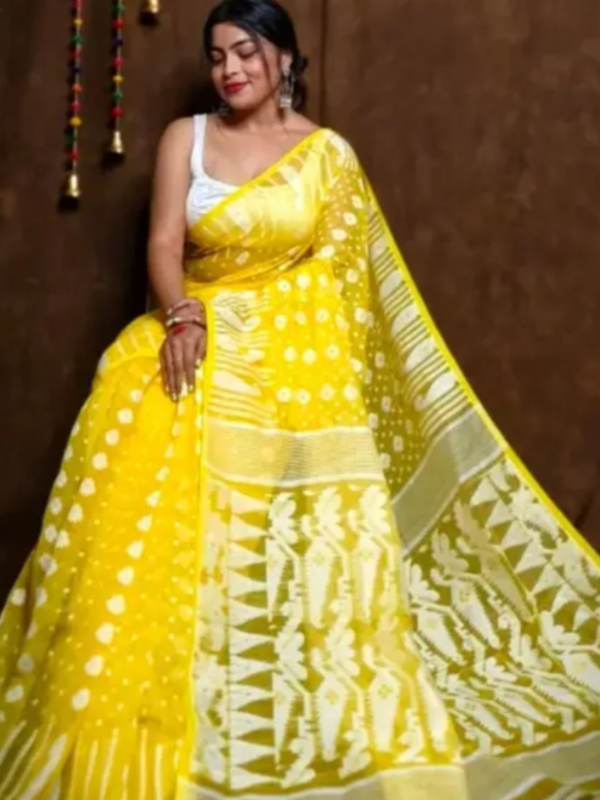 Jamdani sareeSaree Fabric: TaantBlouse:
