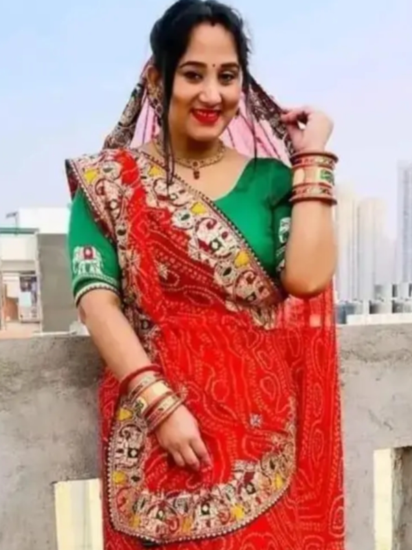 Red bandhani hathi